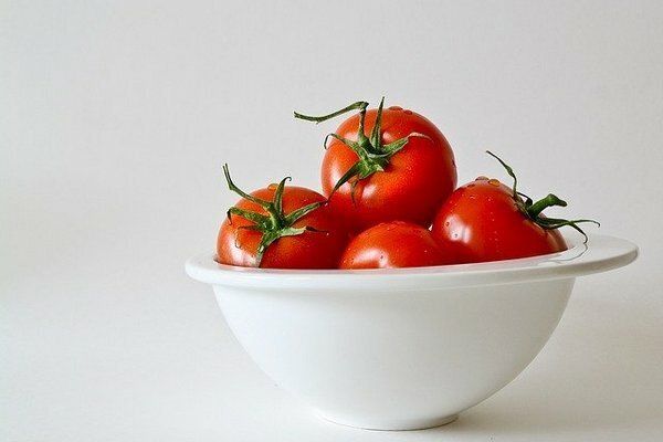 Ieteicams ēst svaigus tomātus, jo holīns pēc termiskās apstrādes tiek iznīcināts (Foto: pixabay.com)