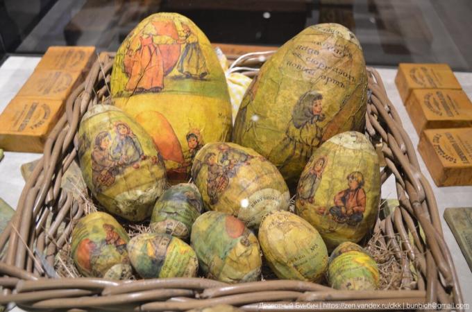 Pirmsrevolūcijas Krievijas šokolādes ola ar rotaļlietu iekšpuses