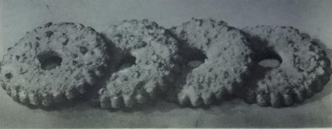 Kūka "smilšu kūka gredzenu." Foto no grāmatas "ražošana smalkmaizītes un kūkas," 1976 