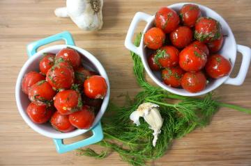 Pildīti tomāti par ziemas Rostovska: pārsteidzošs uzkoda!