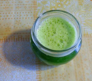 Vitamīns ziema zaļā dzēriens, attīrot organismu no uzkrātās gļotas