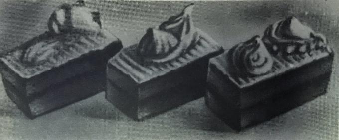 Kūka "Sūklis ar proteīnu krēmu." Foto no grāmatas "ražošana smalkmaizītes un kūkas," 1976 