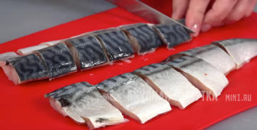 Šādi var pagatavot jebkuras zivis, bet makreles garšo vislabāk.