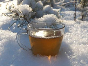 Warming kardamonu tēju, mums ir izvairīties no aukstuma!
