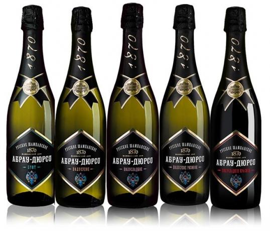 Champagne "Abrau-DURSO" - trešā vieta trijniekā pēc ekspertu domām Roskontrolya.