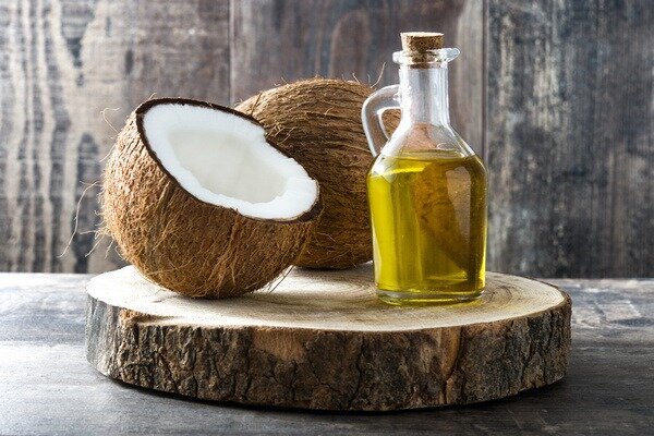 Lietojot kokosriekstu eļļu ēdiena gatavošanā, galvenais ir, lai tas nenokļūtu pārāk daudz (Foto: recepta.pl)