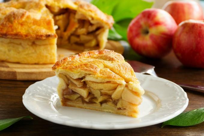 Amerikāņu ābolu pīrāgs. Ārpusē kraukšķīga mīkla, iekšpusē - ābolus. Fotogrāfijas - Yandex. bildes