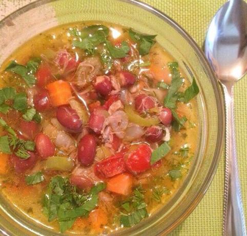 Šī zupa sauc pazīme Bulgārijas un garša un ieguvumi no tā neatpaliek mūsu borscht.