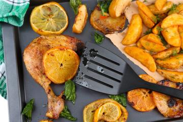 Kā gatavot vistas kājas ar kartupeļiem un apelsīniem
