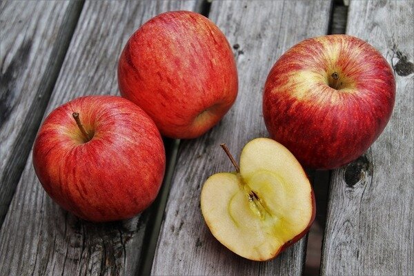 Ja jūs nevarat iztīrīt zobus, vienkārši ēdiet ābolu (Foto: Pixabay.com)