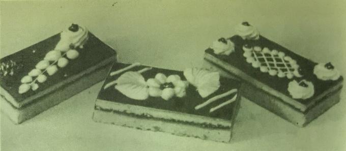 Kūka "Ļeņingradas želeja ar krēmu." Foto no grāmatas "ražošana smalkmaizītes un kūkas," 1976 
