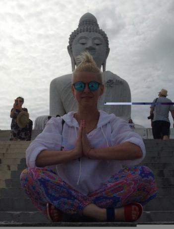 No pilsētas uz Big Buddha (iesakām). Milzīgs un majestātiskie piemiņas. Buda augstums gandrīz 500 metriem.