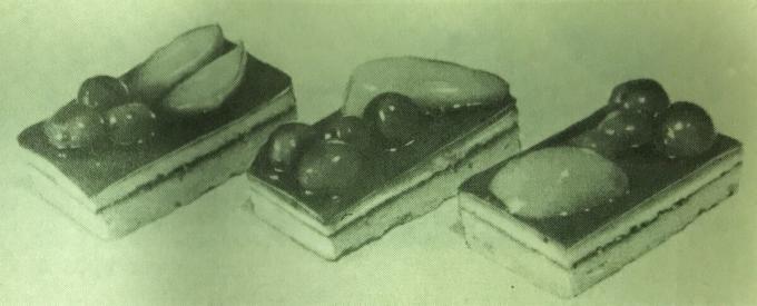 Kūka "Ļeņingradas ar augļiem." Foto no grāmatas "ražošana smalkmaizītes un kūkas," 1976 
