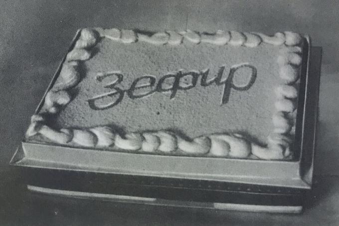 Pie "zefīrs-vafeļu". Foto no grāmatas "ražošana smalkmaizītes un kūkas," 1976