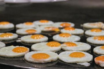 Yum 2 jaunus veidus, kā gatavot gardu omleti garlaicīgi