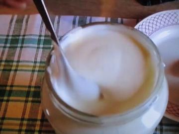 Gan regulāra piens un krējums gatavot bieza krējuma (kas bogged leju karoti)