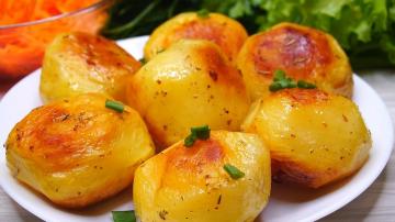 Kartupeļi krāsnī ar kraukšķīgas
